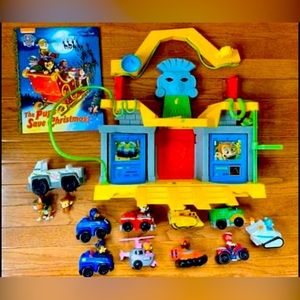 PAW PATROL Monkey Temple play set with racers and book